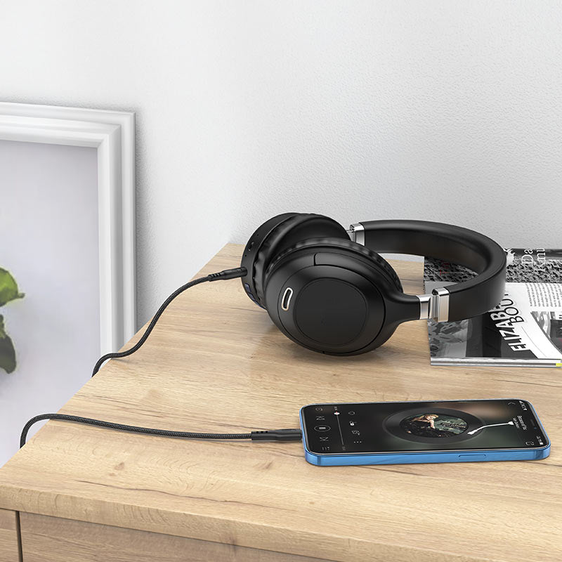Câble audio Lightning vers prise Mael Aux 3,5 mm (1 m) Câble audio Lightning vers prise Mael Aux 3,5 mm (1 m)